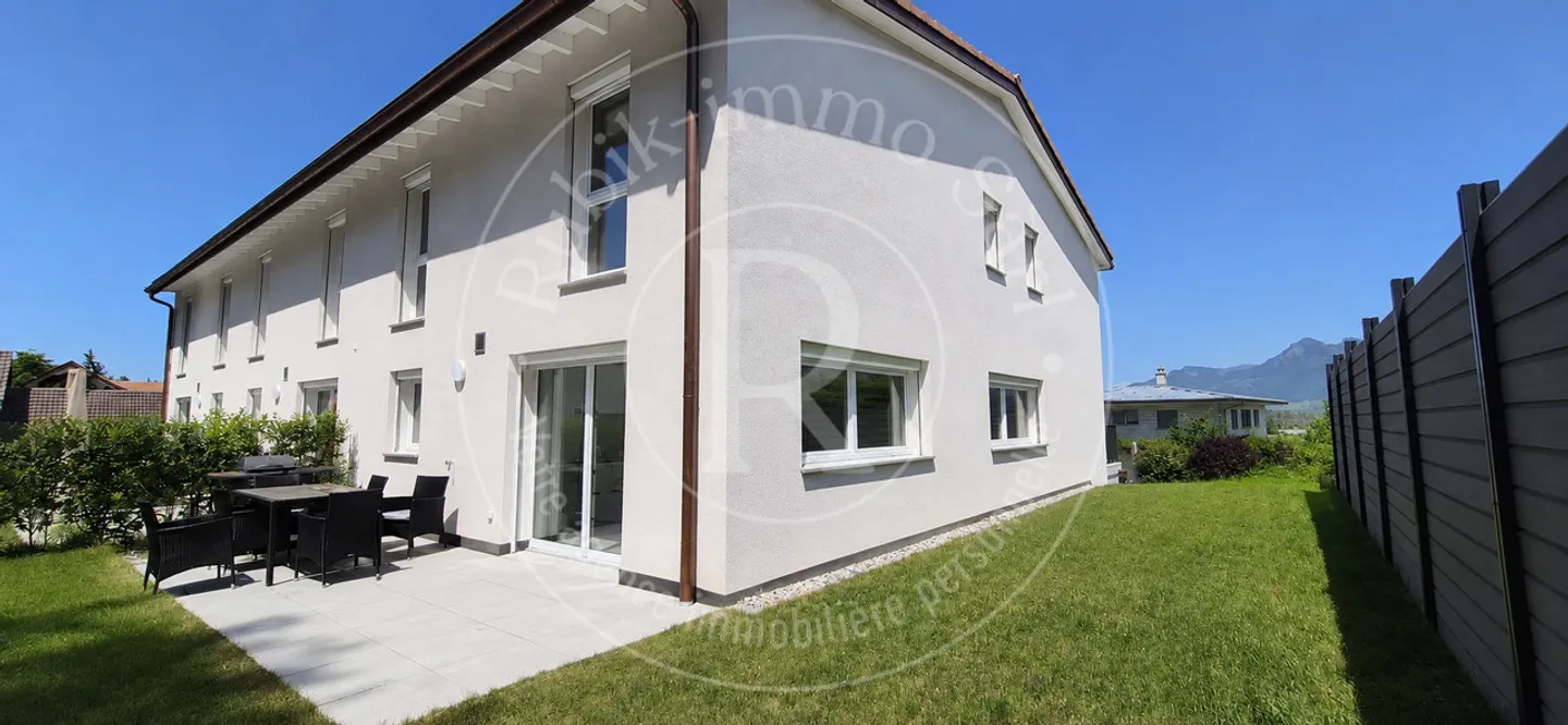 New semi-detached house just steps from Bulle - Photo 3 of 13
