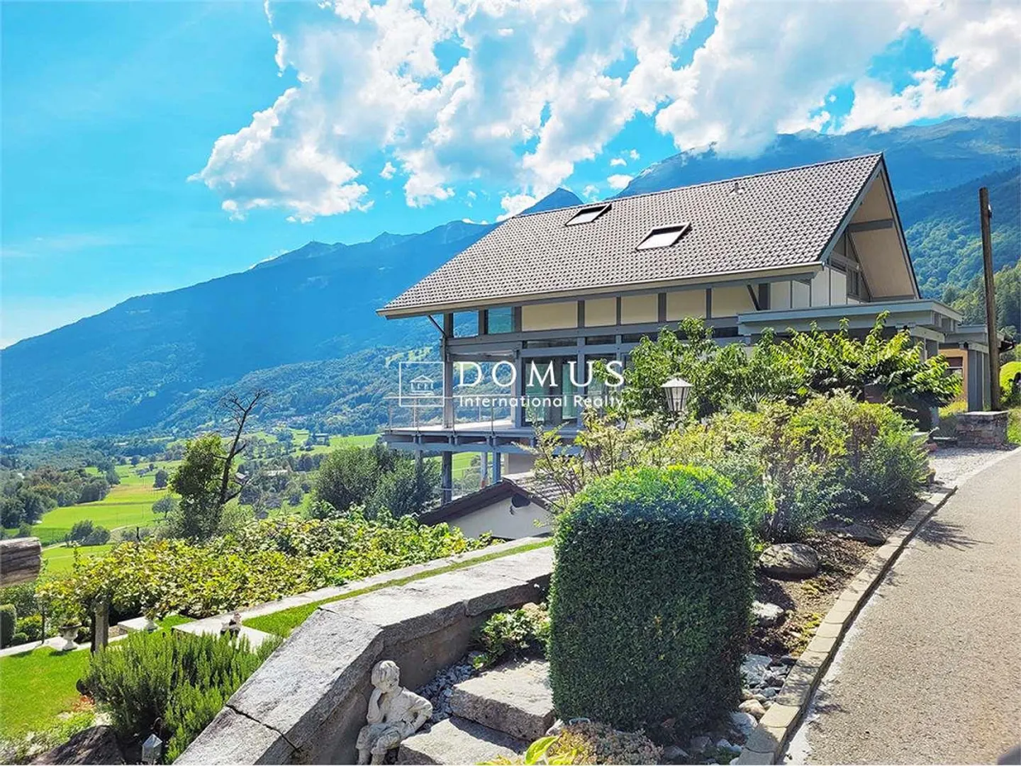 Villa moderna con vista panoramica - Foto 1 di 3