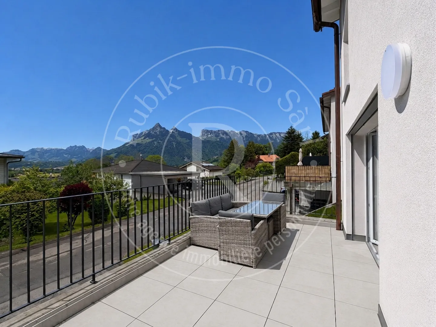 New semi-detached house just steps from Bulle - Photo 2 of 13