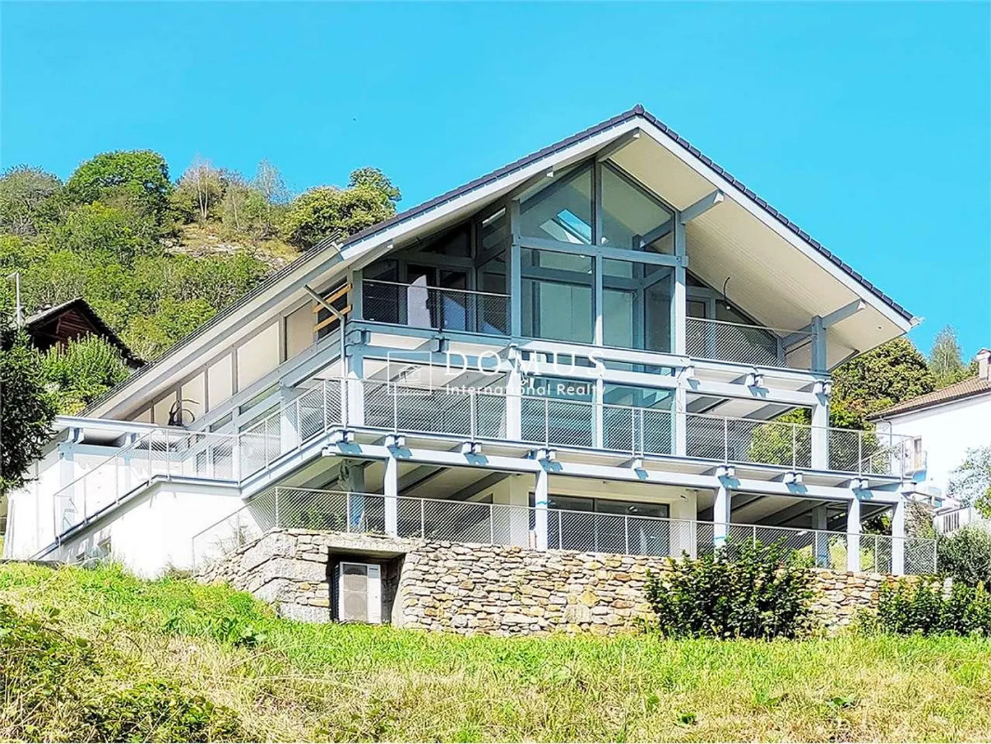 Villa moderna con vista panoramica - Foto 2 di 3