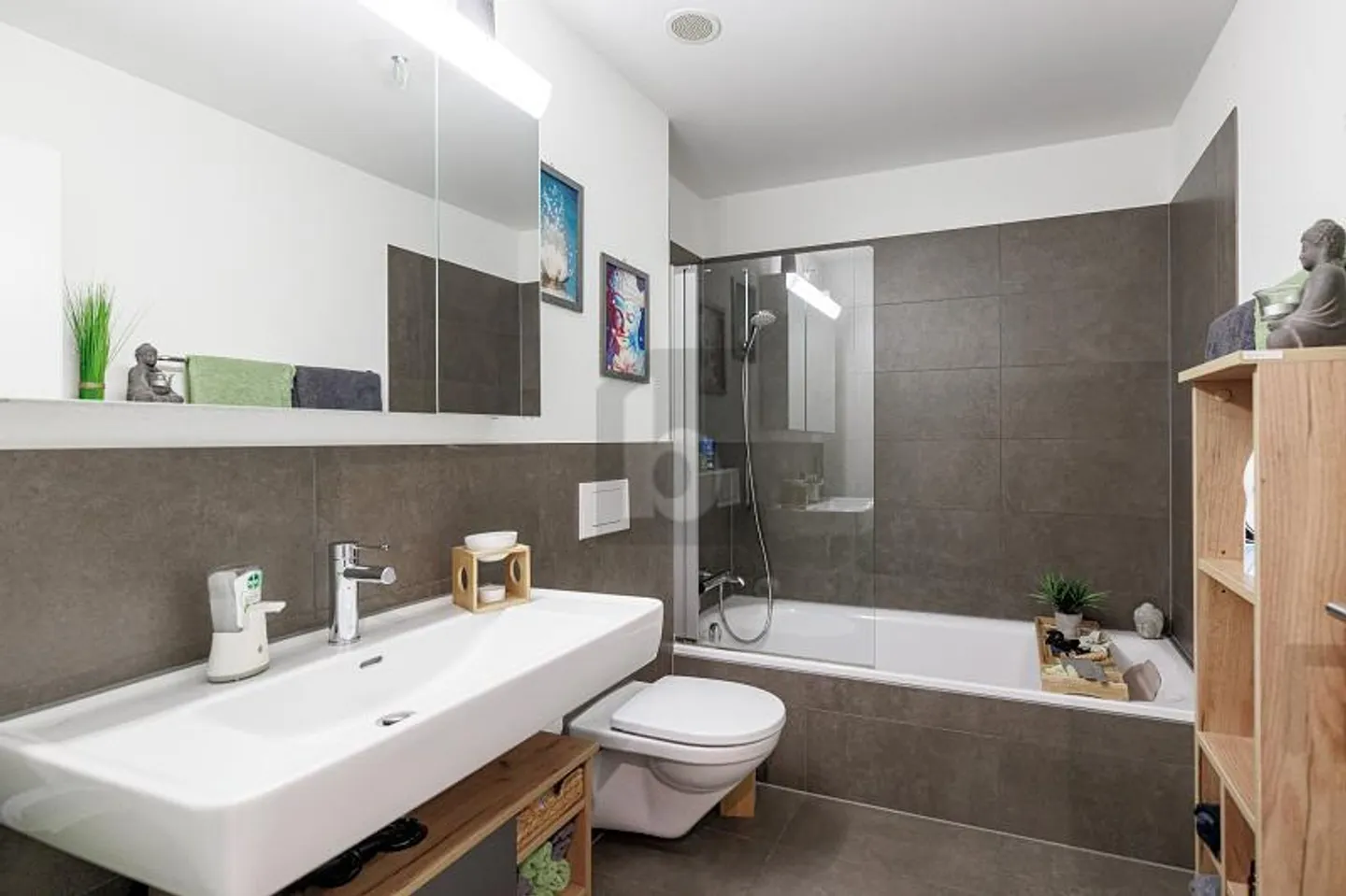 MODERN WITH A VIEW OF THE GREEN - Photo 4 of 6