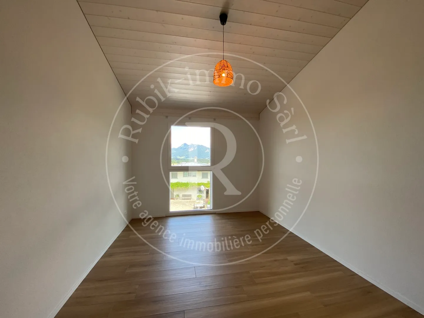 New semi-detached house just steps from Bulle - Photo 11 of 13