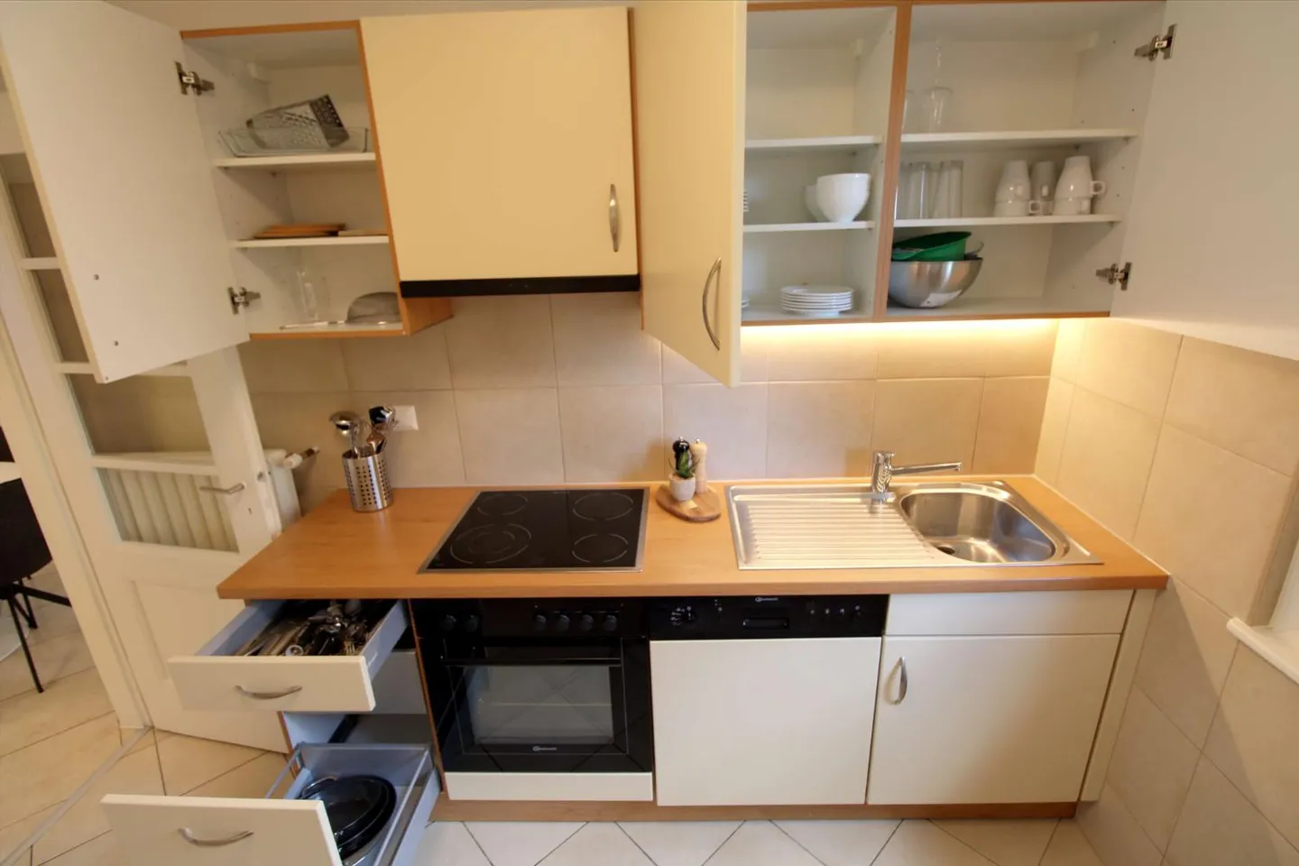 Coliving moderno tra vita lacustre e vita cittadina a Losanna - Foto 18 di 30