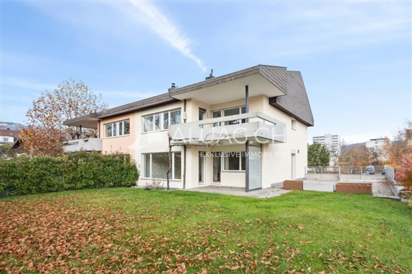 LIVING WITH A LOT OF SURROUNDINGS IN PORTMOOS - Photo 1 of 13