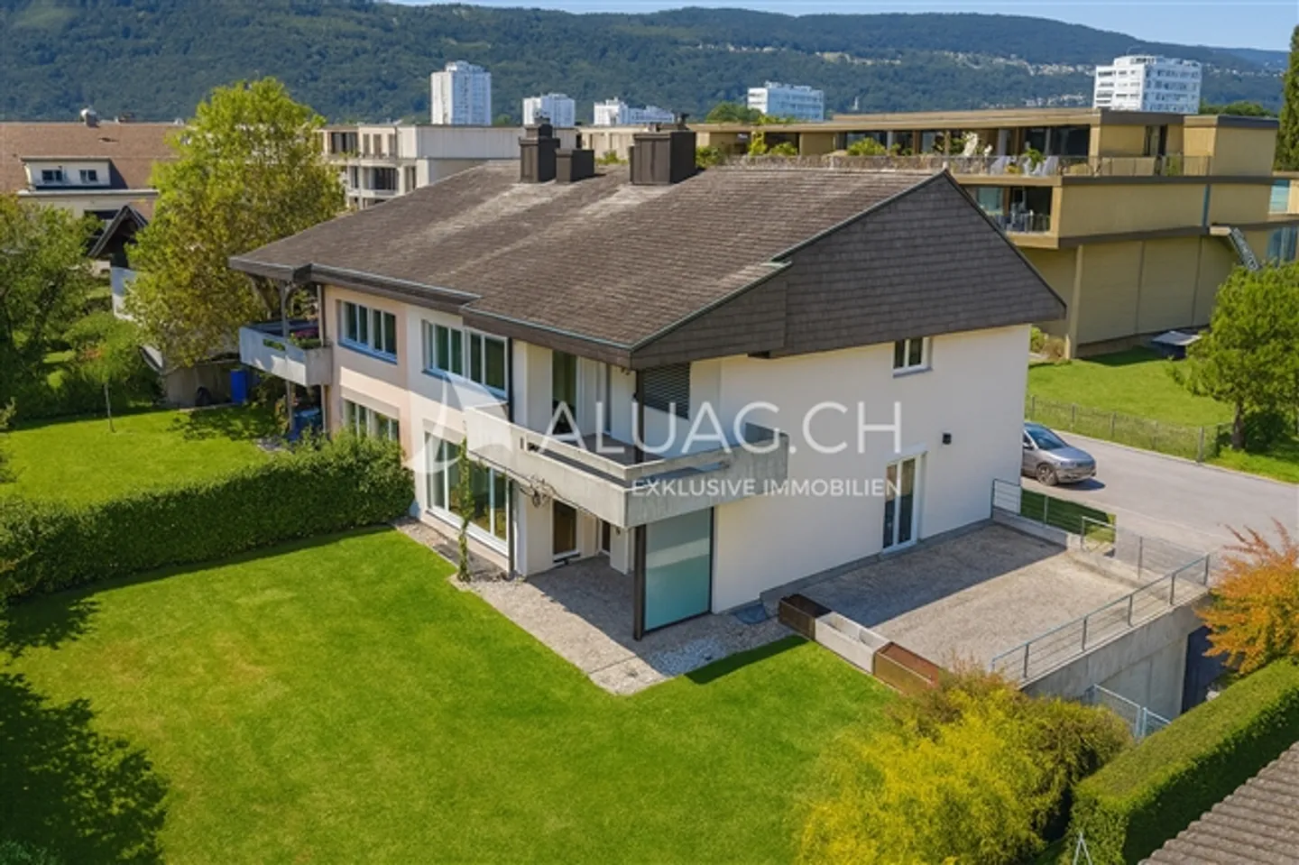 LIVING WITH A LOT OF SURROUNDINGS IN PORTMOOS - Photo 2 of 13