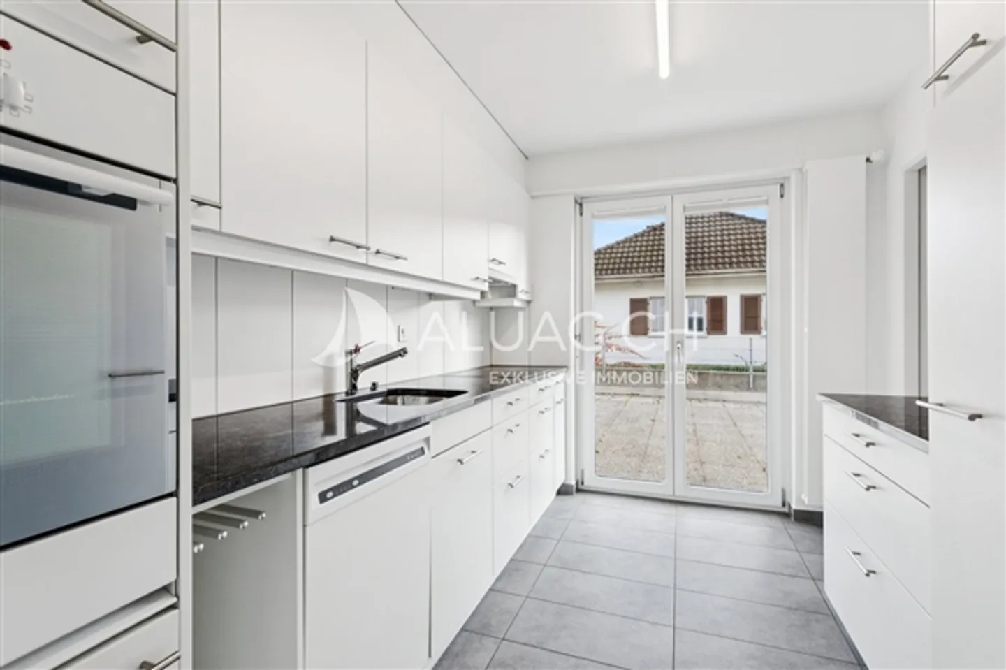 LIVING WITH A LOT OF SURROUNDINGS IN PORTMOOS - Photo 5 of 13