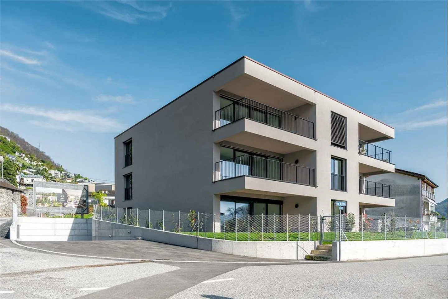 Nuovo appartamento di 3,5 stanze a Gordola con giardino - Foto 3 di 13