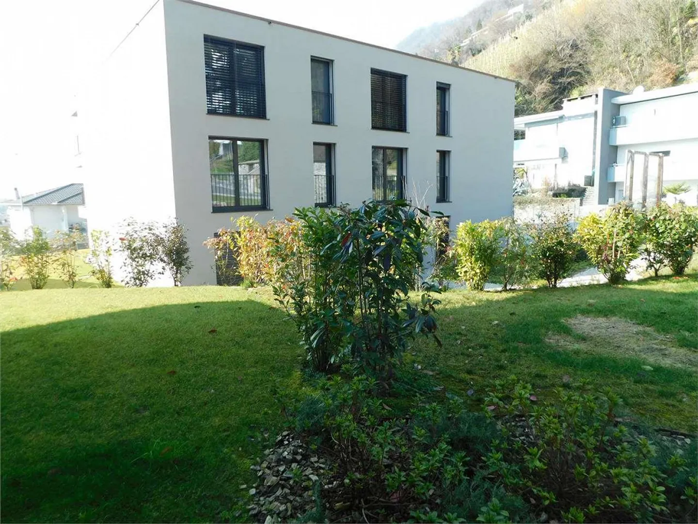 Nuovo appartamento di 3,5 stanze a Gordola con giardino - Foto 10 di 13