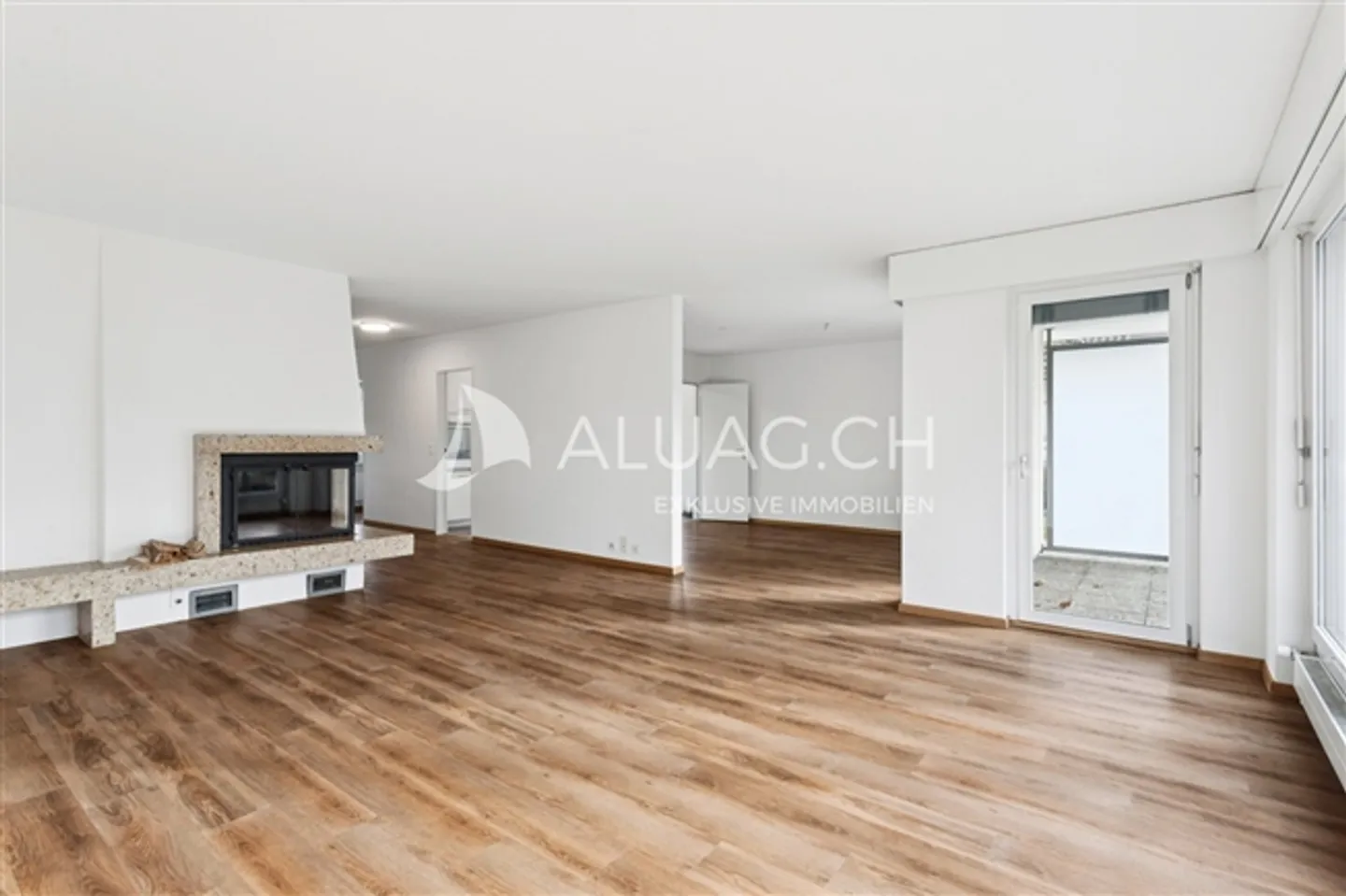 LIVING WITH A LOT OF SURROUNDINGS IN PORTMOOS - Photo 6 of 13