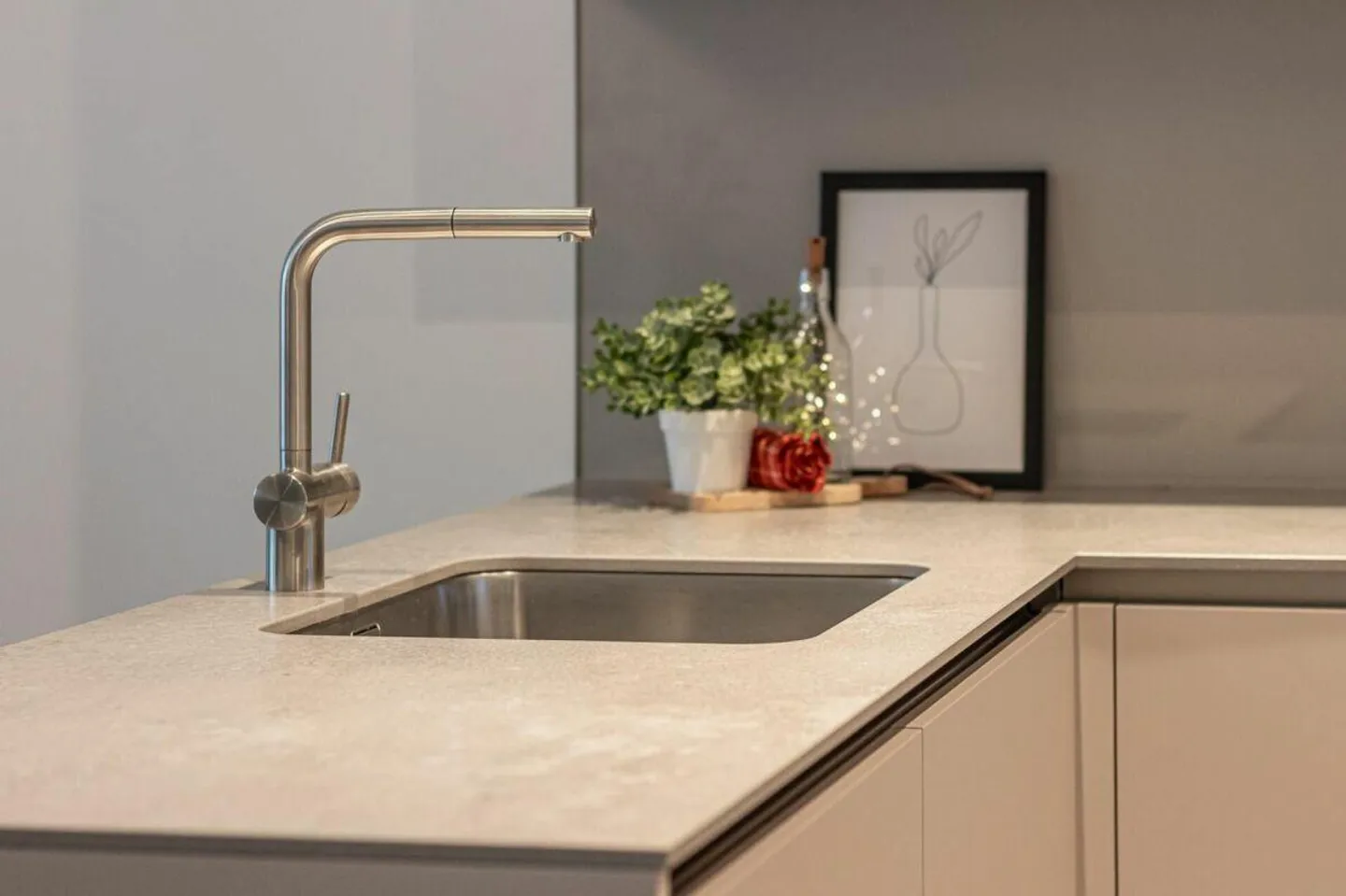 PREGASSONA · ELEGANTE APPARTAMENTO 2½ STANZE CON TERRAZZA COPERTA E GIARDINO - Foto 3 di 5