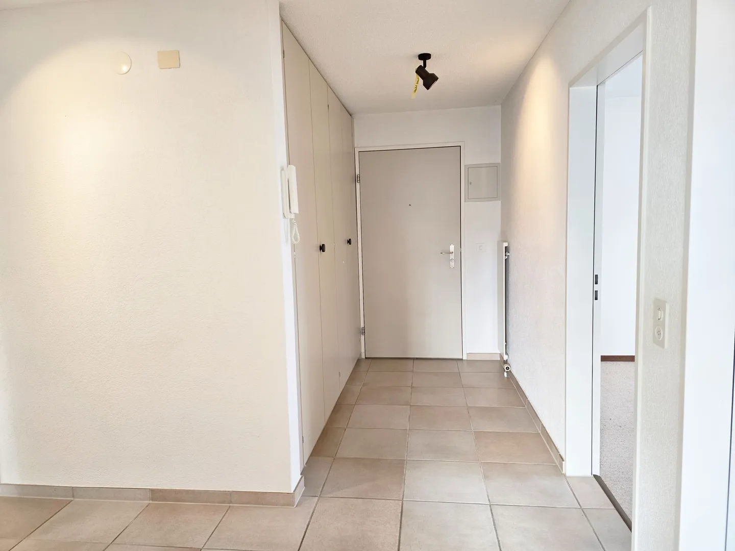 Condominio attraente di 4,5 stanze in una posizione tranquilla - Foto 1 di 4