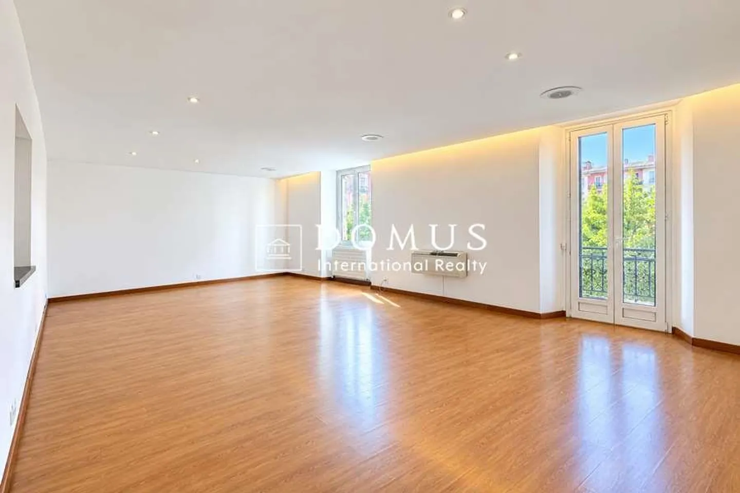 Elegante und geräumige Wohnung im Zentrum - Foto 2 von 12