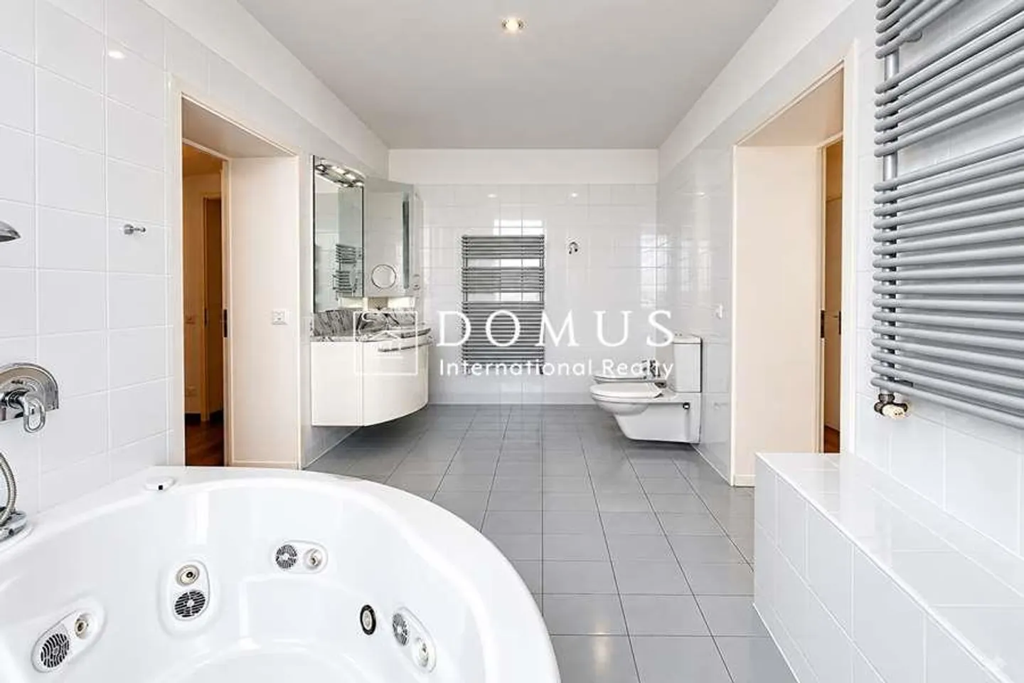 Elegante und geräumige Wohnung im Zentrum - Foto 8 von 12