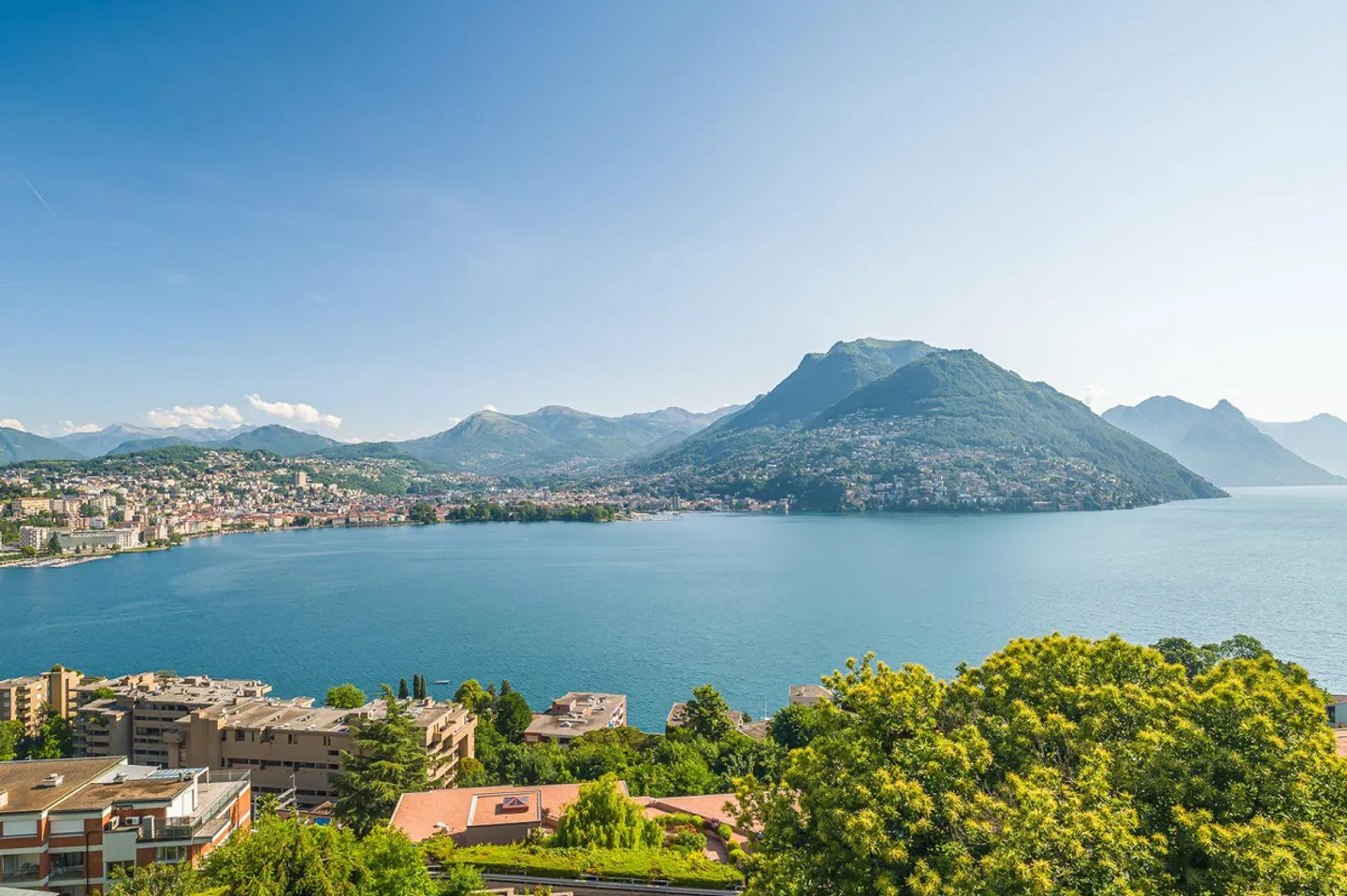 ELEGANT 3.5-ROOM APARTMENT WITH SPECTACULAR LAKE VIEW - Photo 1 of 2