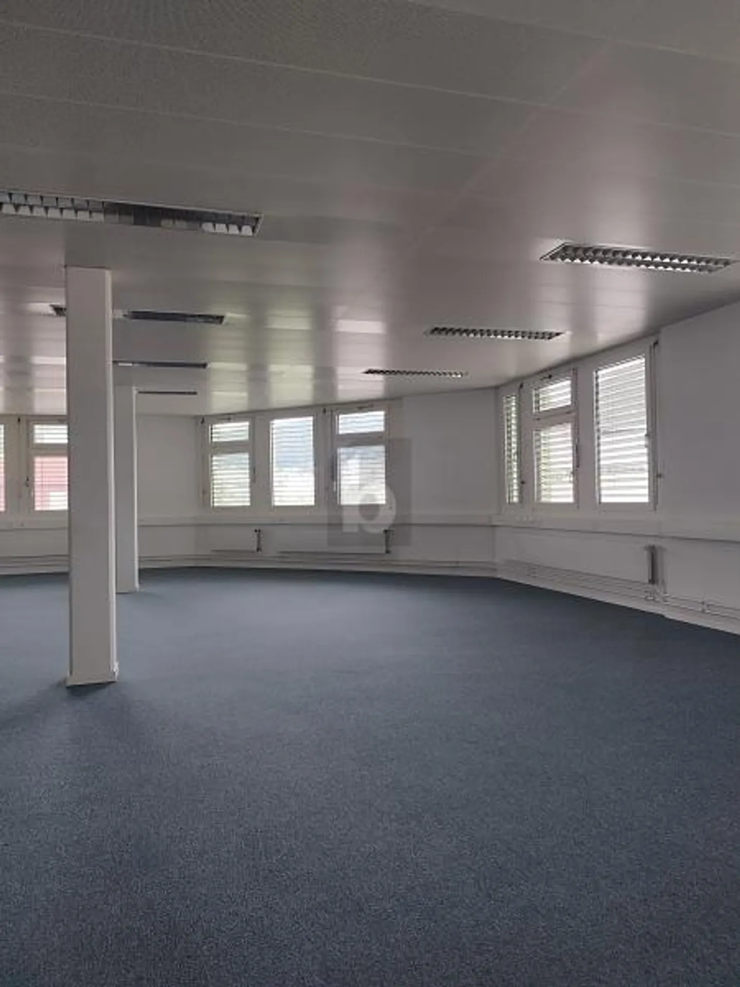 Office space for rent - Photo 1 of 6