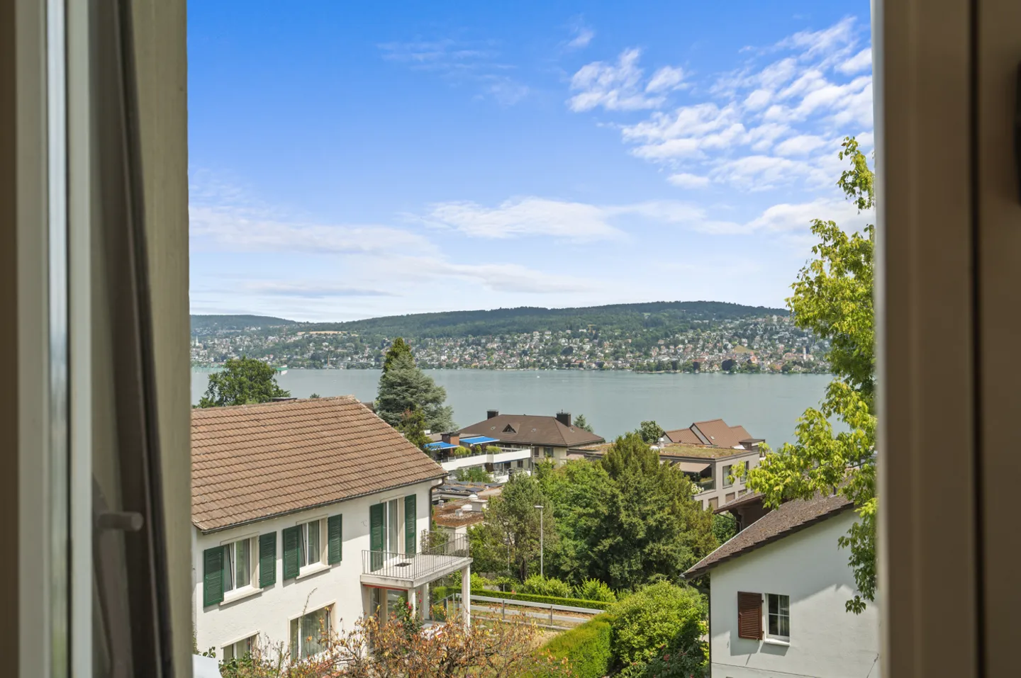 Living with Potential - Semi-Detached House with Garden Idyl in Rüschlikon - Photo 2 of 6