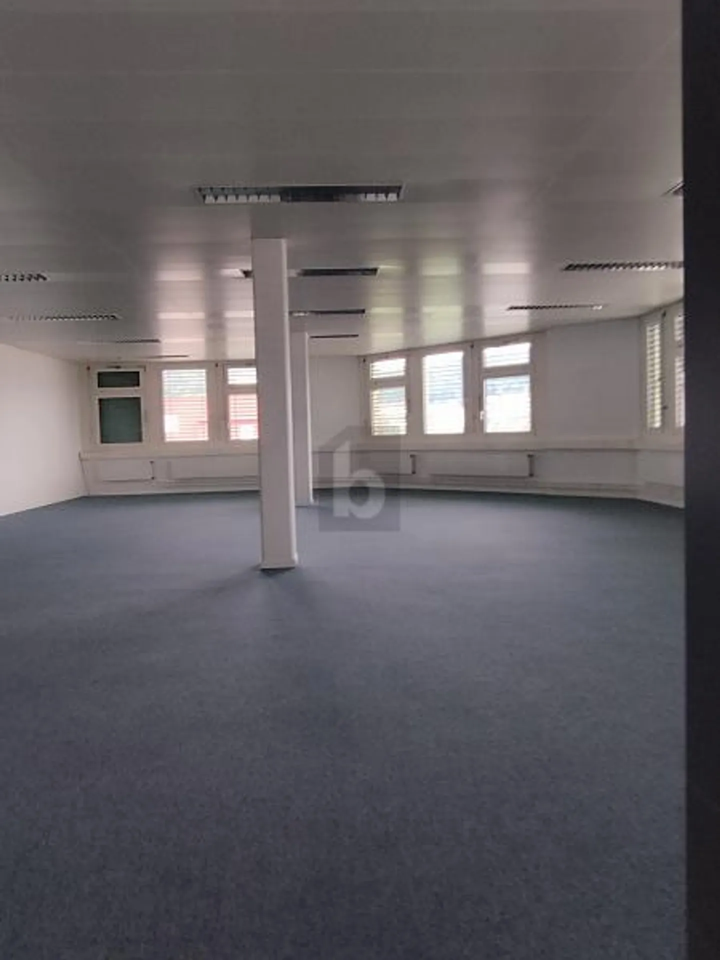 Office space for rent - Photo 4 of 6