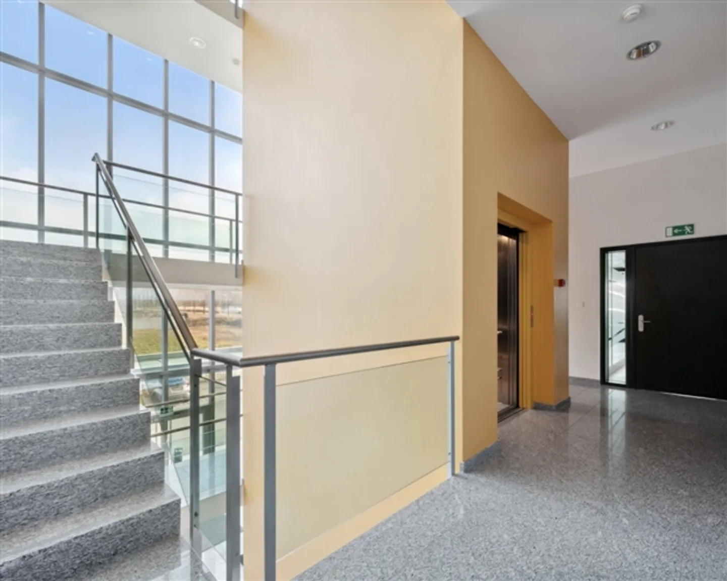 Spacious, high-end fitted office space - Photo 3 of 13