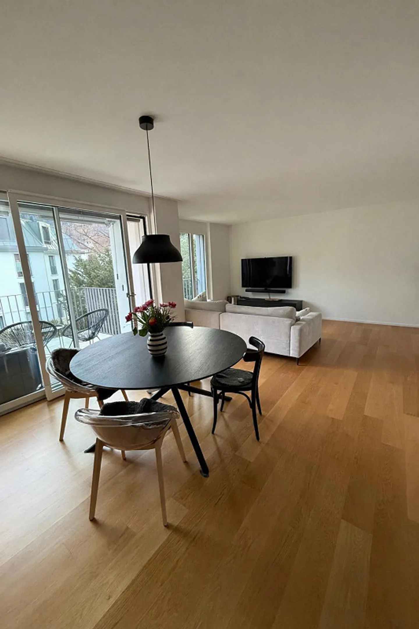 Subtenant for central sunny 2.5 room apartment in Chur - Photo 8 of 14