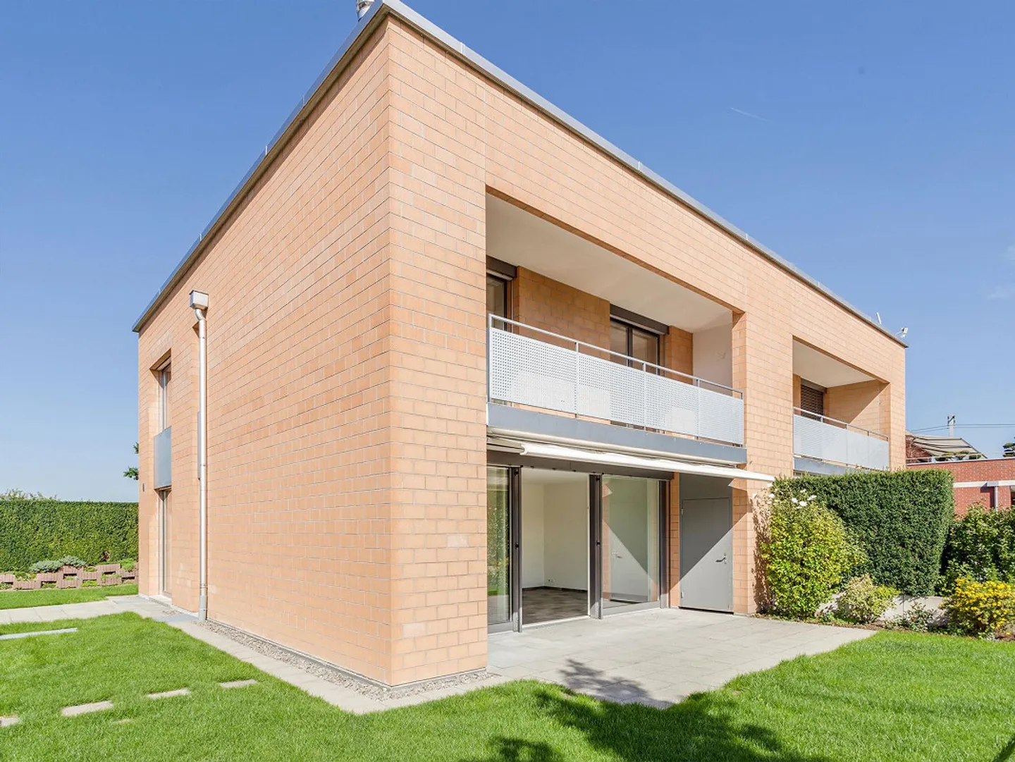 THE BRICK HOUSE 2.0 | Doppeleinfamilienhaus nahe Seeufer - Foto 1 von 13