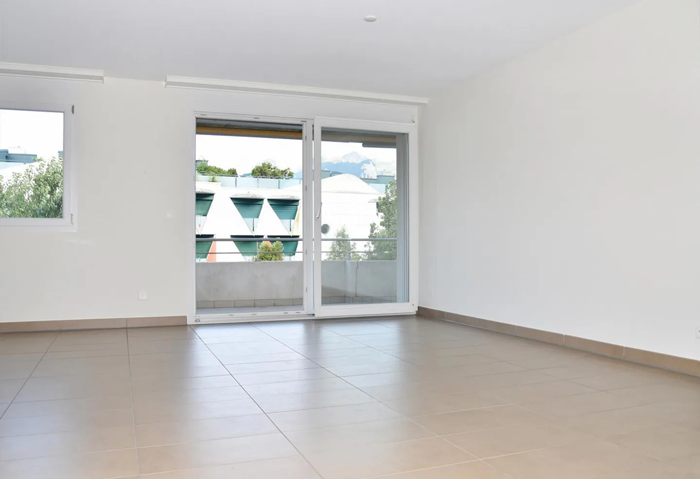 Bel appartamento con grande balcone - Foto 3 di 7