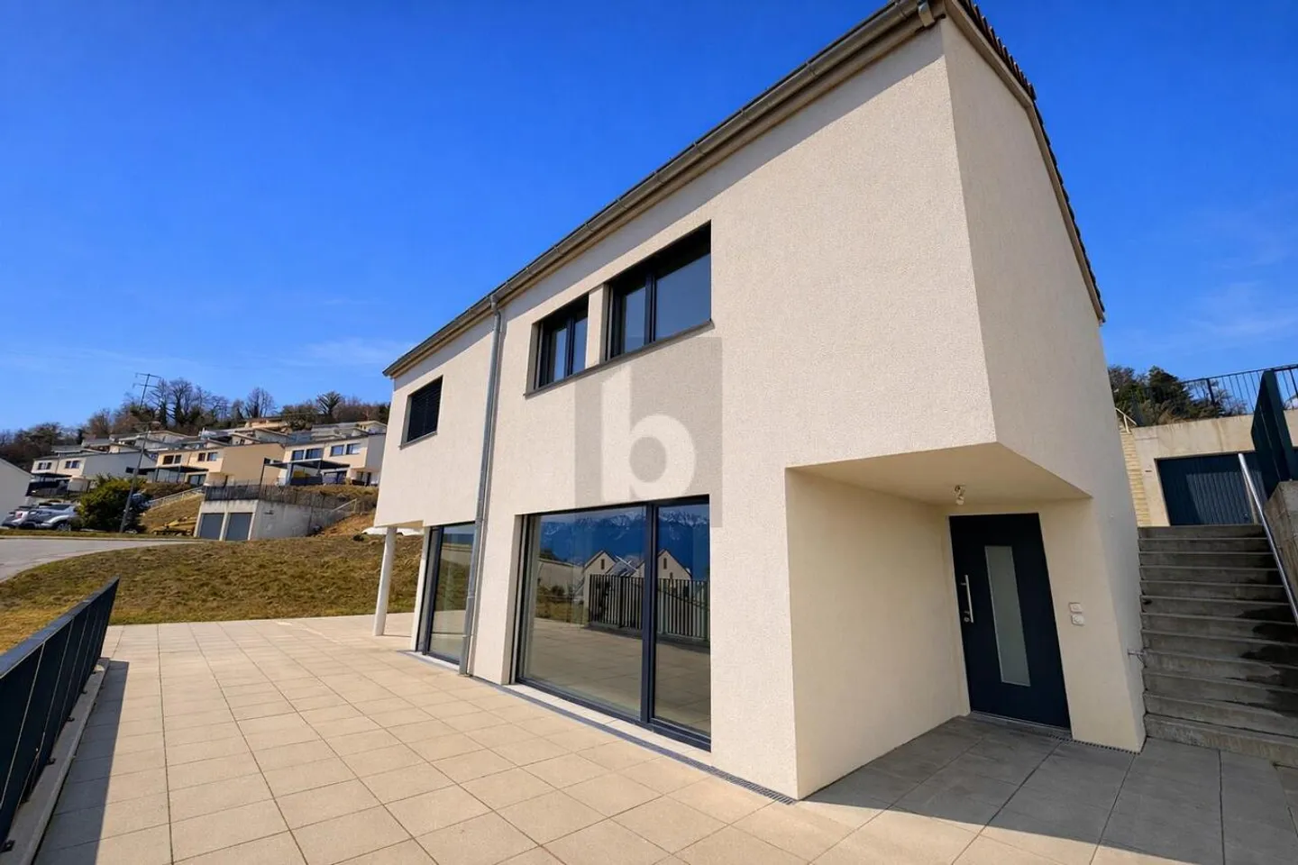 MODERNE VILLA, RUHE, TRANQUILLITÄT UND LEBENSQUALITÄT - Foto 2 von 6