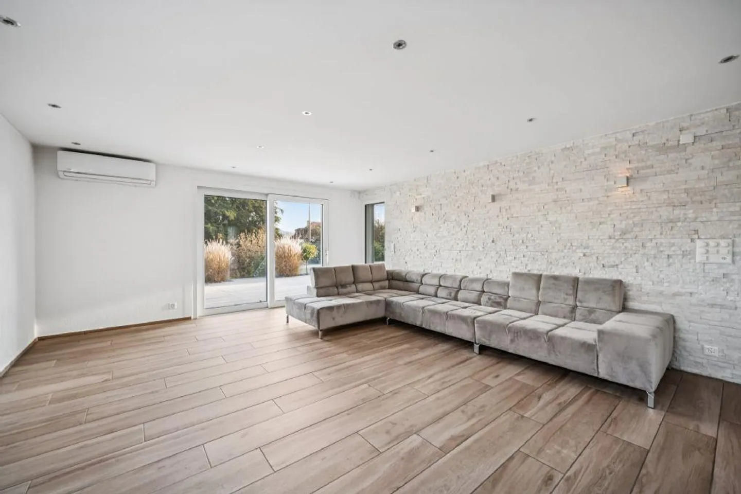 WELLNESS OASIS WITH POOL | STYLISH AND ELEGANT | SMART SPACE CONCEPT - Photo 7 of 13