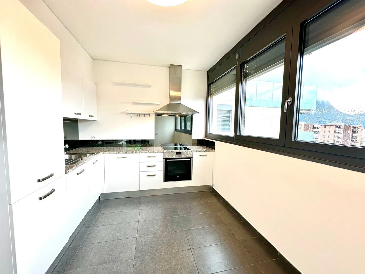 Exklusivität und Modernität im Zentrum von Lugano. - Foto 6 von 11