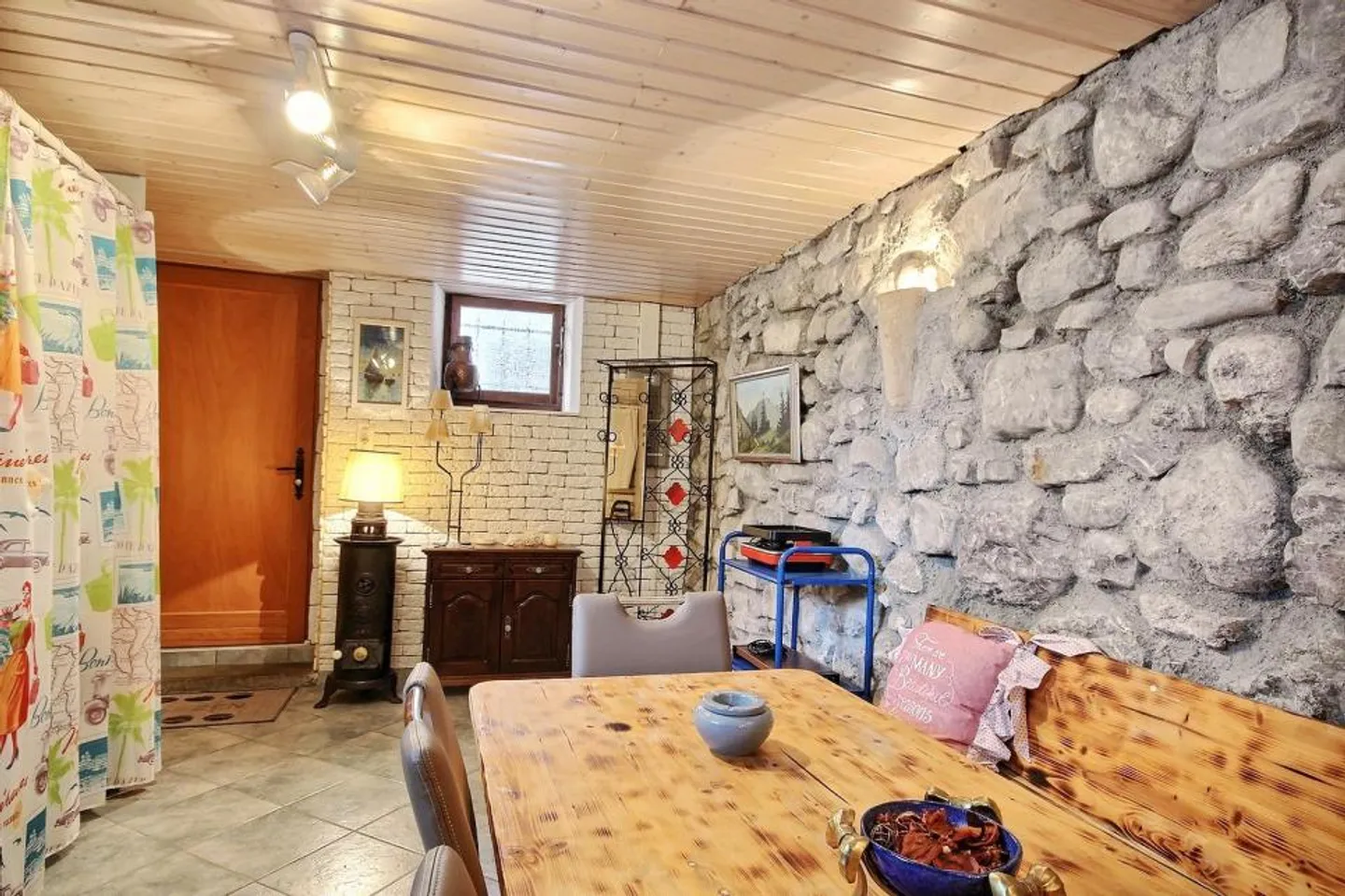 UNIQUE CHARACTER IN THE CITY CENTER - Photo 10 of 11