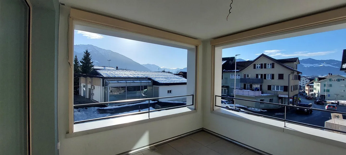 Modern 2.5-room new apartment with loggia and underground parking space - Photo 4 of 6