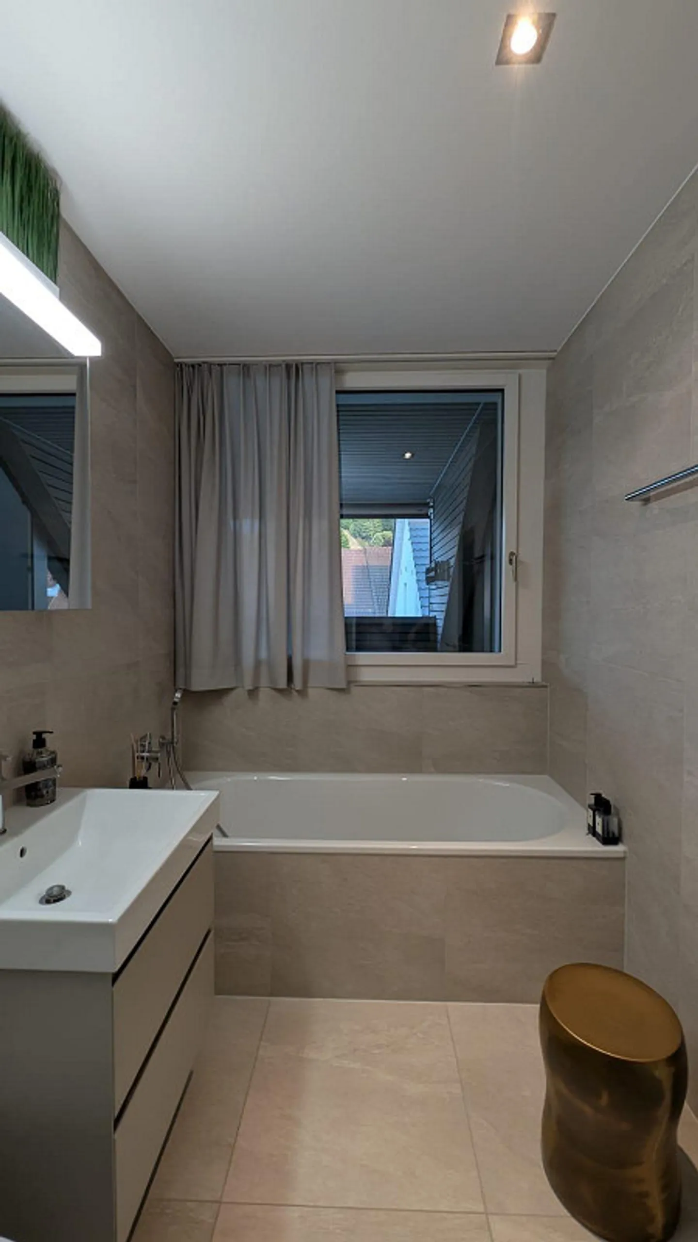 Exclusive Apartment - up to 5m Ceiling Height - View of the Lägern - Photo 5 of 17