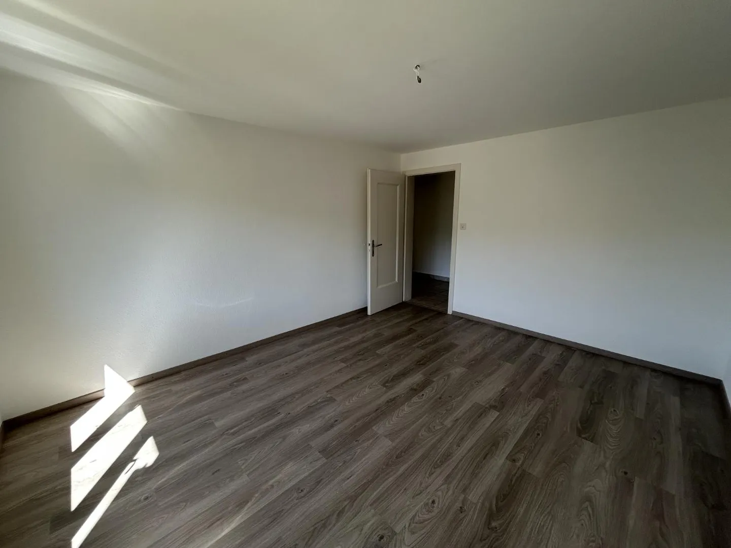 Zu vermieten: 3-Zimmer-Wohnung mit Balkon - Paul-Charmillot 82, St-Imier - Foto 2 von 9