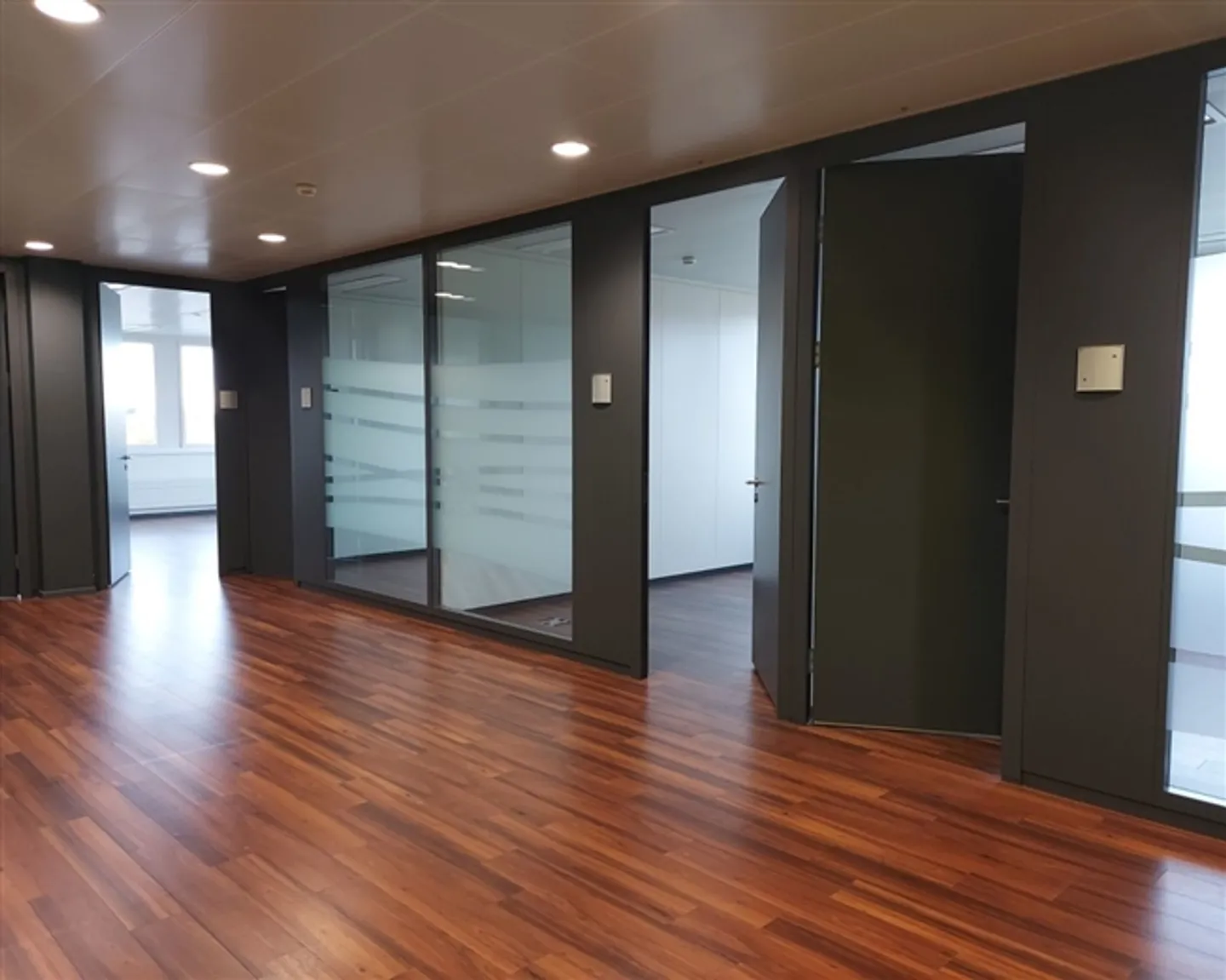Spacious, high-end fitted office space - Photo 10 of 13