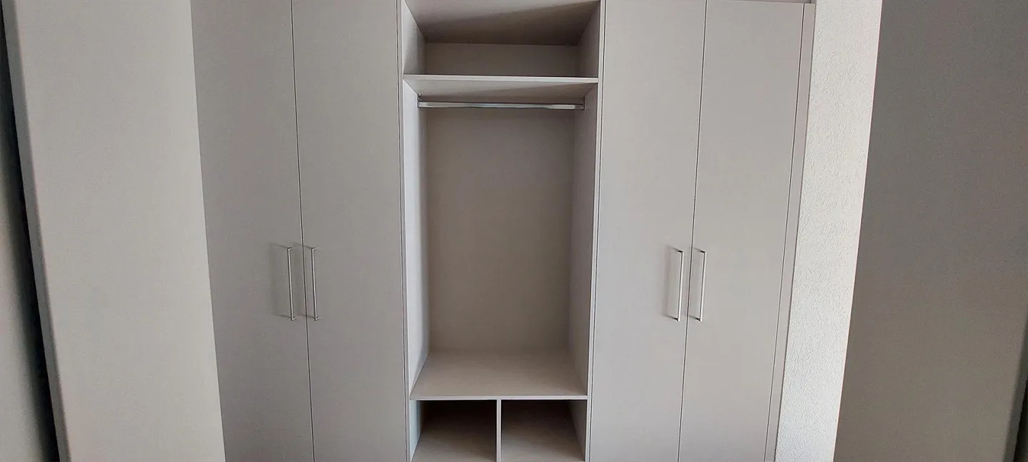 Modern 2.5-room new apartment with loggia and underground parking space - Photo 5 of 6