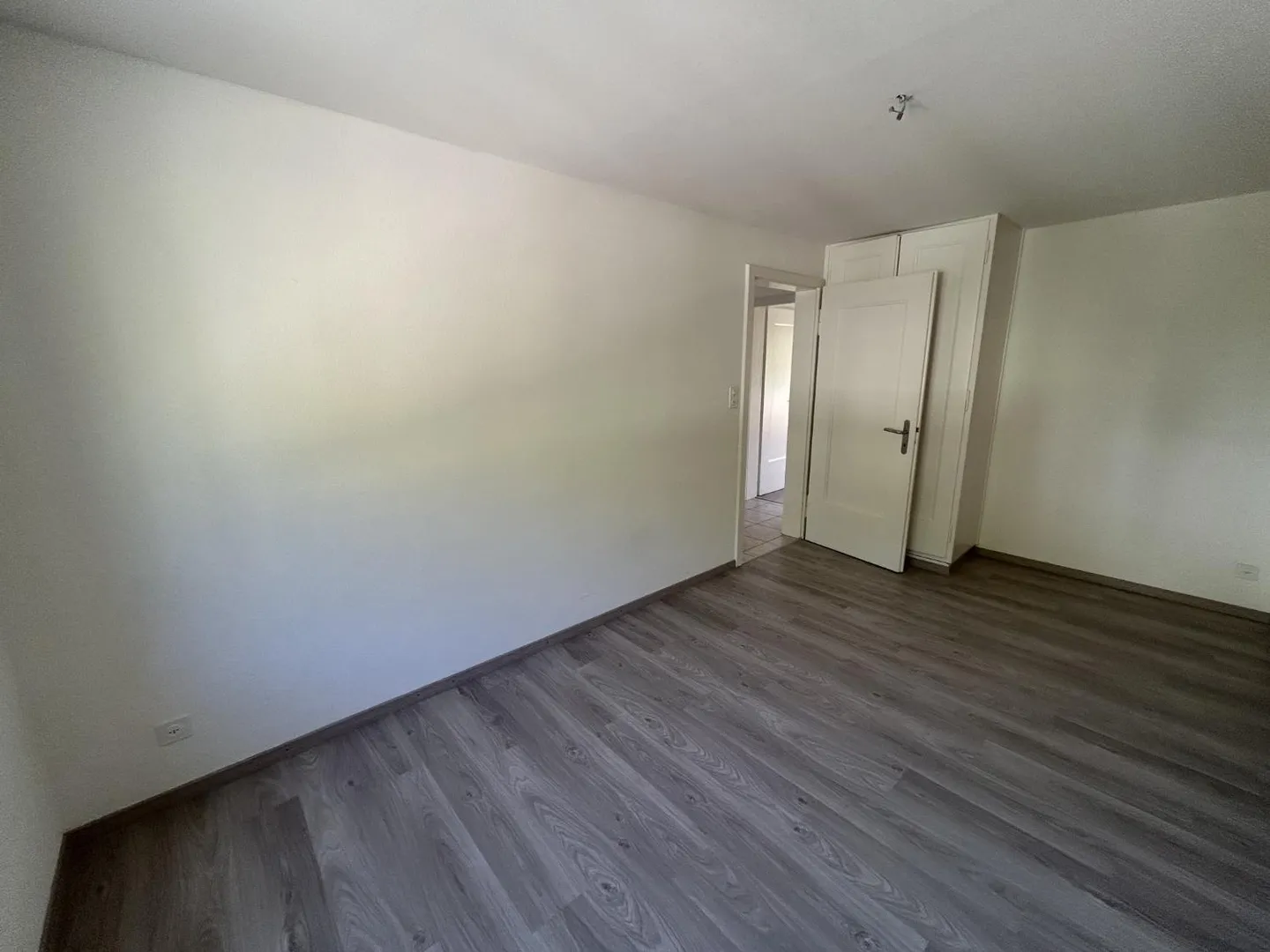 Zu vermieten: 3-Zimmer-Wohnung mit Balkon - Paul-Charmillot 82, St-Imier - Foto 7 von 9