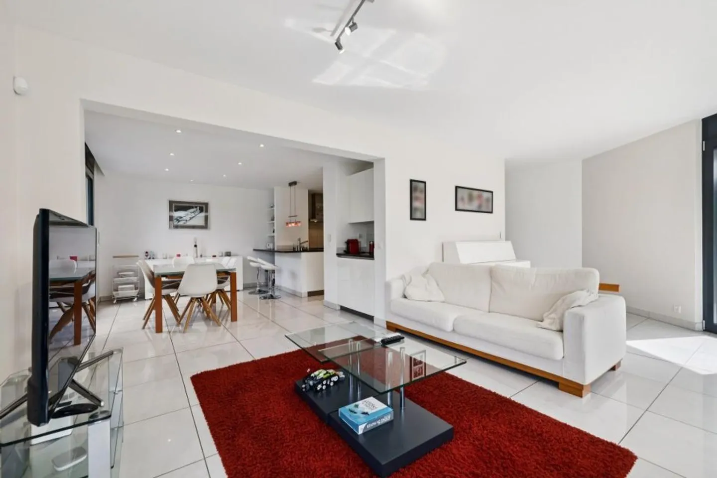 SUPERBE MAISON TRIPLEX AVEC JARDIN PRIVÉ - Photo 1 sur 2