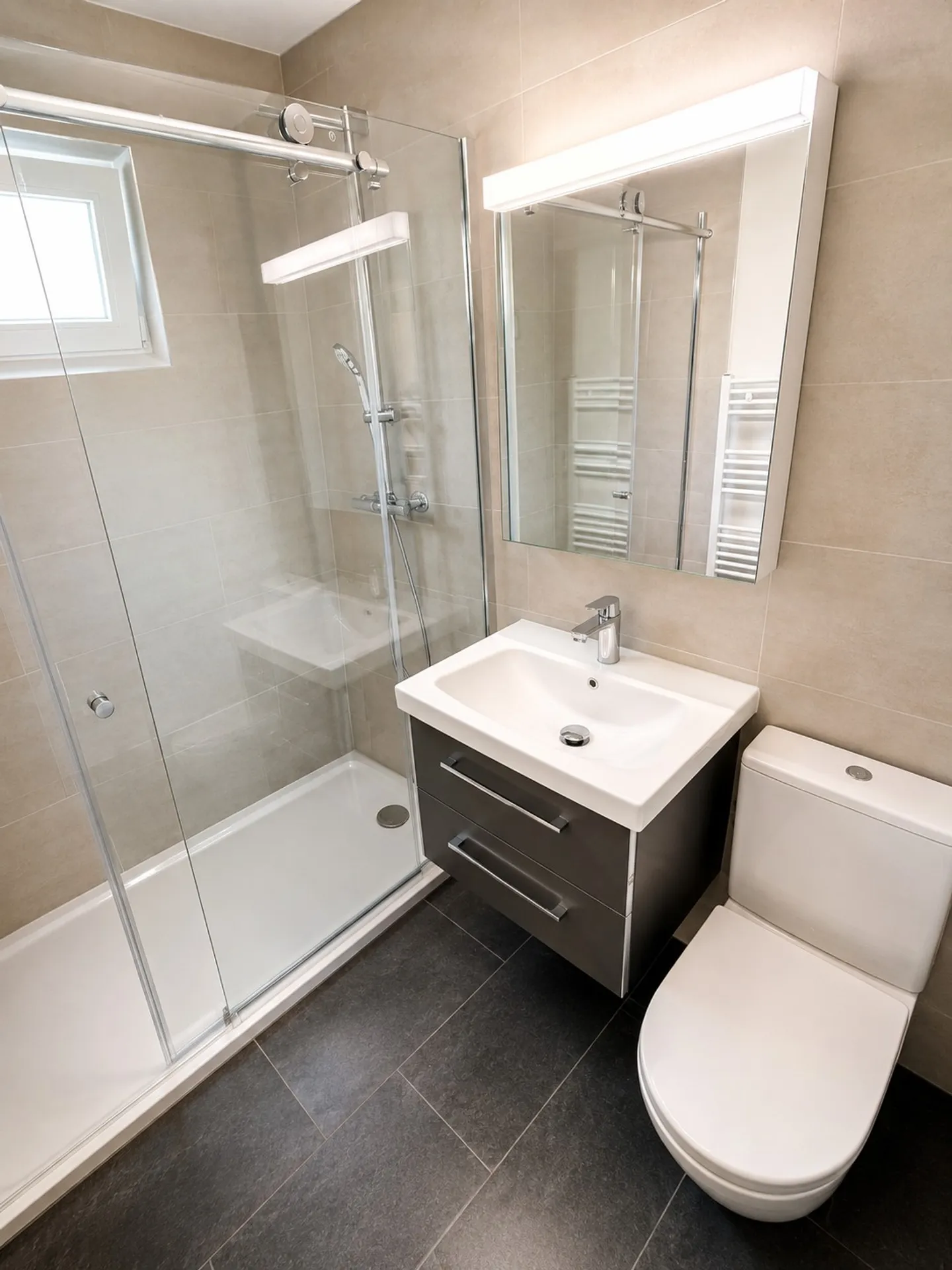Appartement attrayant de 2,5 pièces avec espace de jardin - Photo 2 sur 8