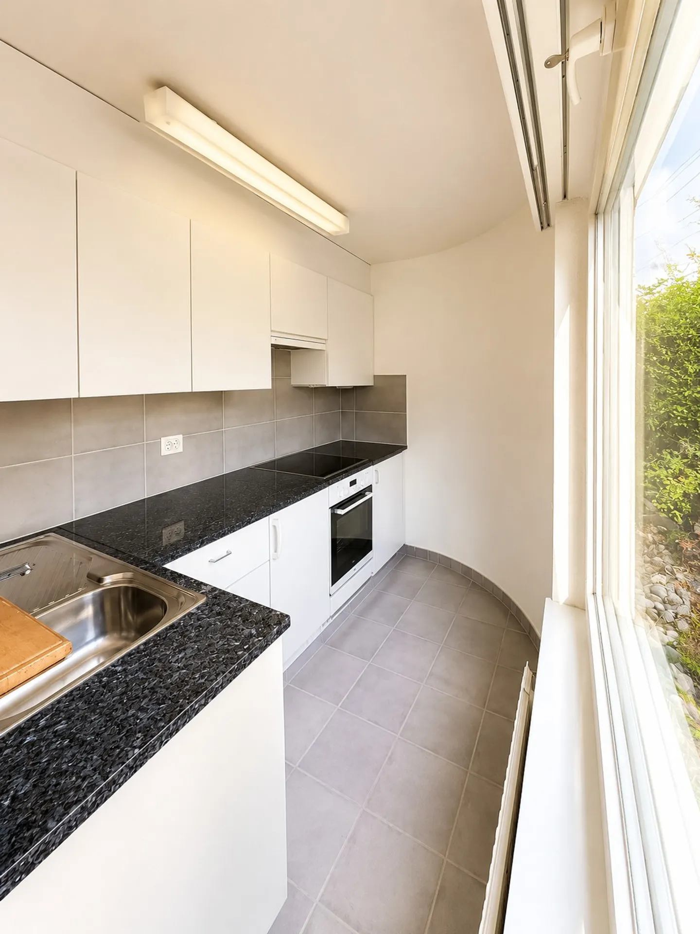 Appartement attrayant de 2,5 pièces avec espace de jardin - Photo 3 sur 8
