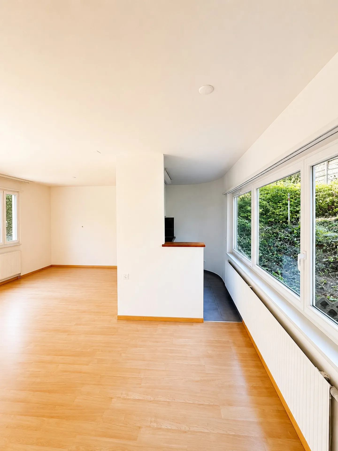 Appartement attrayant de 2,5 pièces avec espace de jardin - Photo 6 sur 8