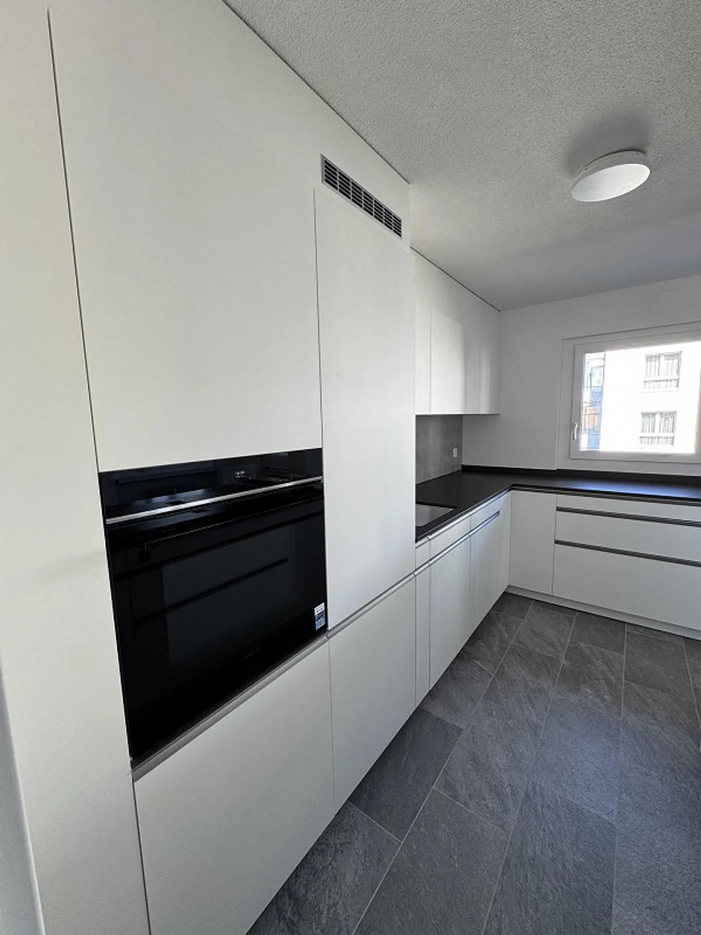 Spacious, bright 5.5-room apartment with swimming pool, fitness, sauna - Photo 2 of 14