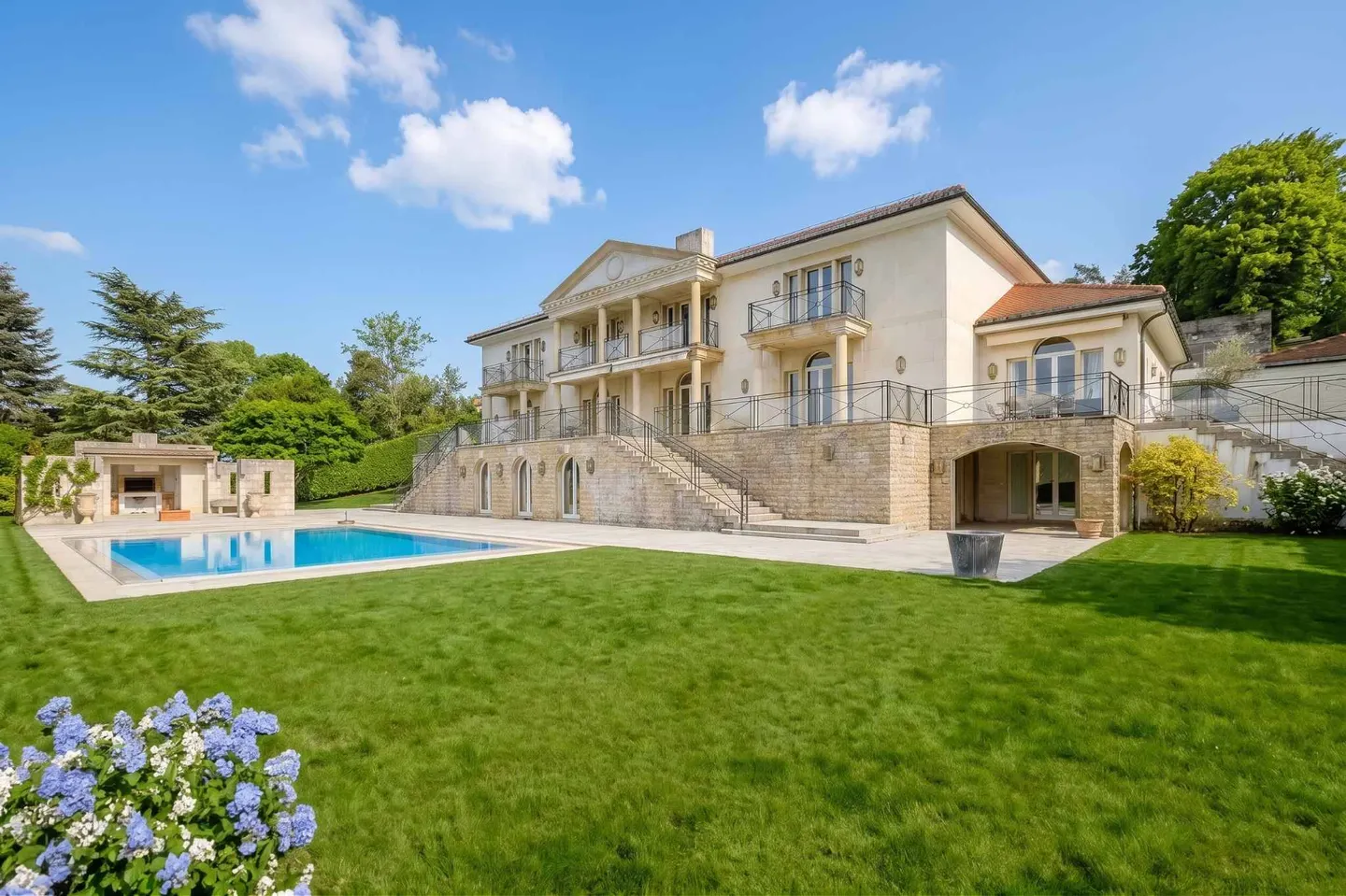Geräumige Villa mit Seeblick - Foto 2 von 12