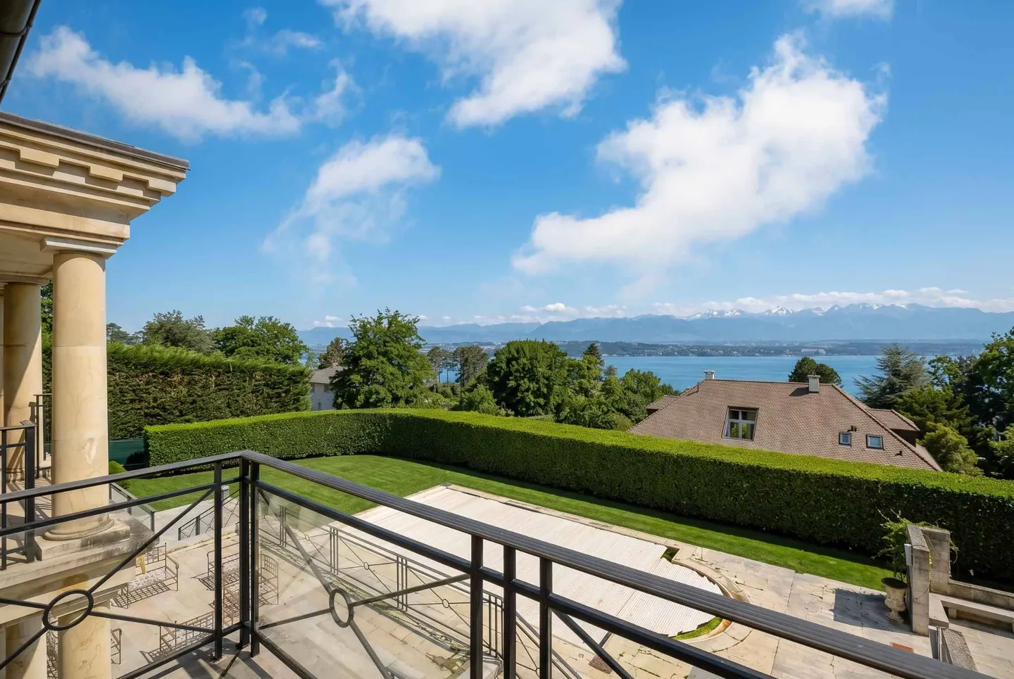 Geräumige Villa mit Seeblick - Foto 11 von 12