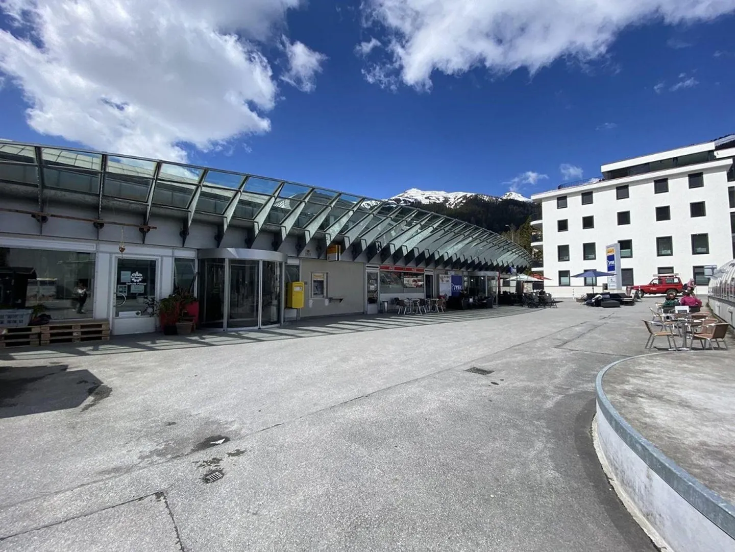 Votre nouvel espace commercial dans un emplacement central - Photo 2 sur 12