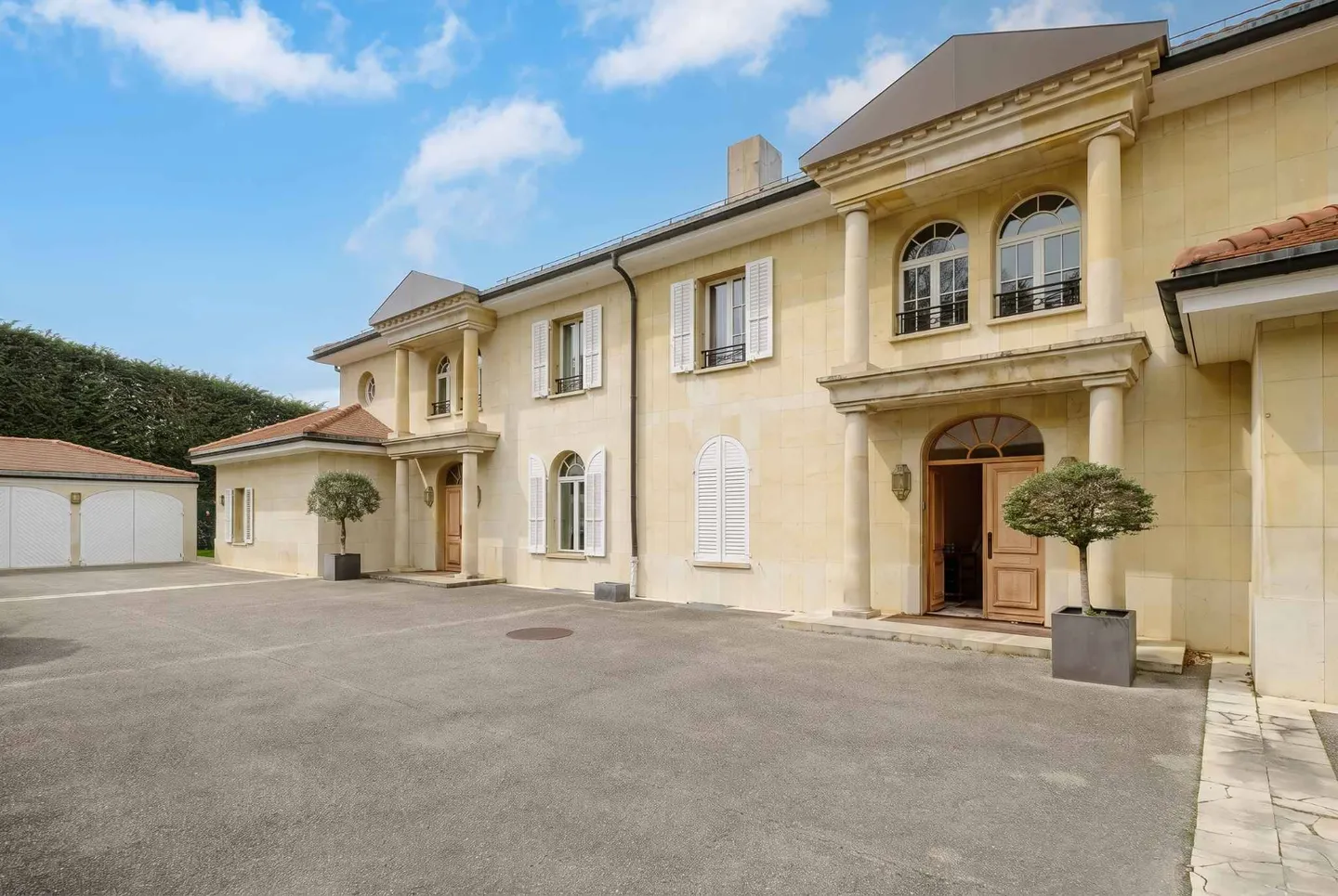 Geräumige Villa mit Seeblick - Foto 3 von 12