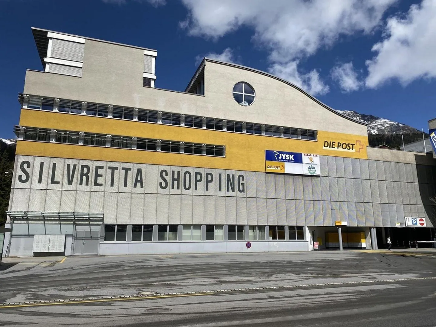 Votre nouvel espace commercial dans un emplacement central - Photo 1 sur 12