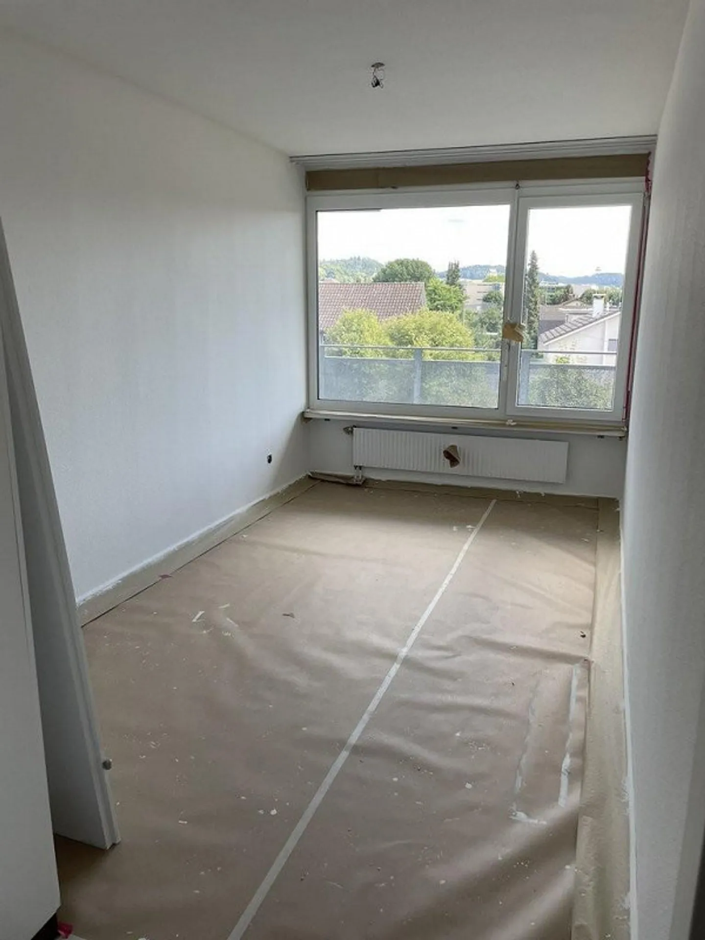 Vivre comme neuf : appartement rénové de 3,5 pièces avec une belle vue - Photo 4 sur 8