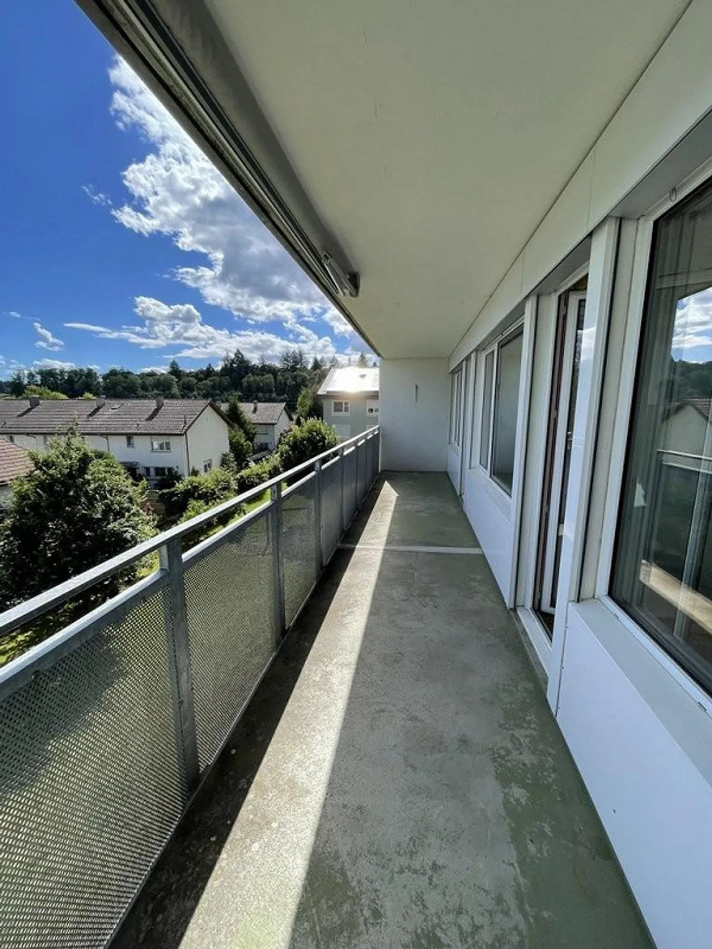Vivre comme neuf : appartement rénové de 3,5 pièces avec une belle vue - Photo 8 sur 8