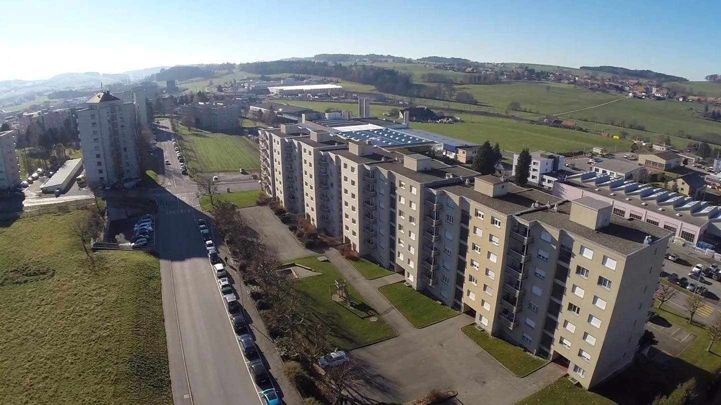 Incantevole appartamento di 4,5 stanze in un quartiere familiare, vicino a tutti i servizi - Foto 2 di 12