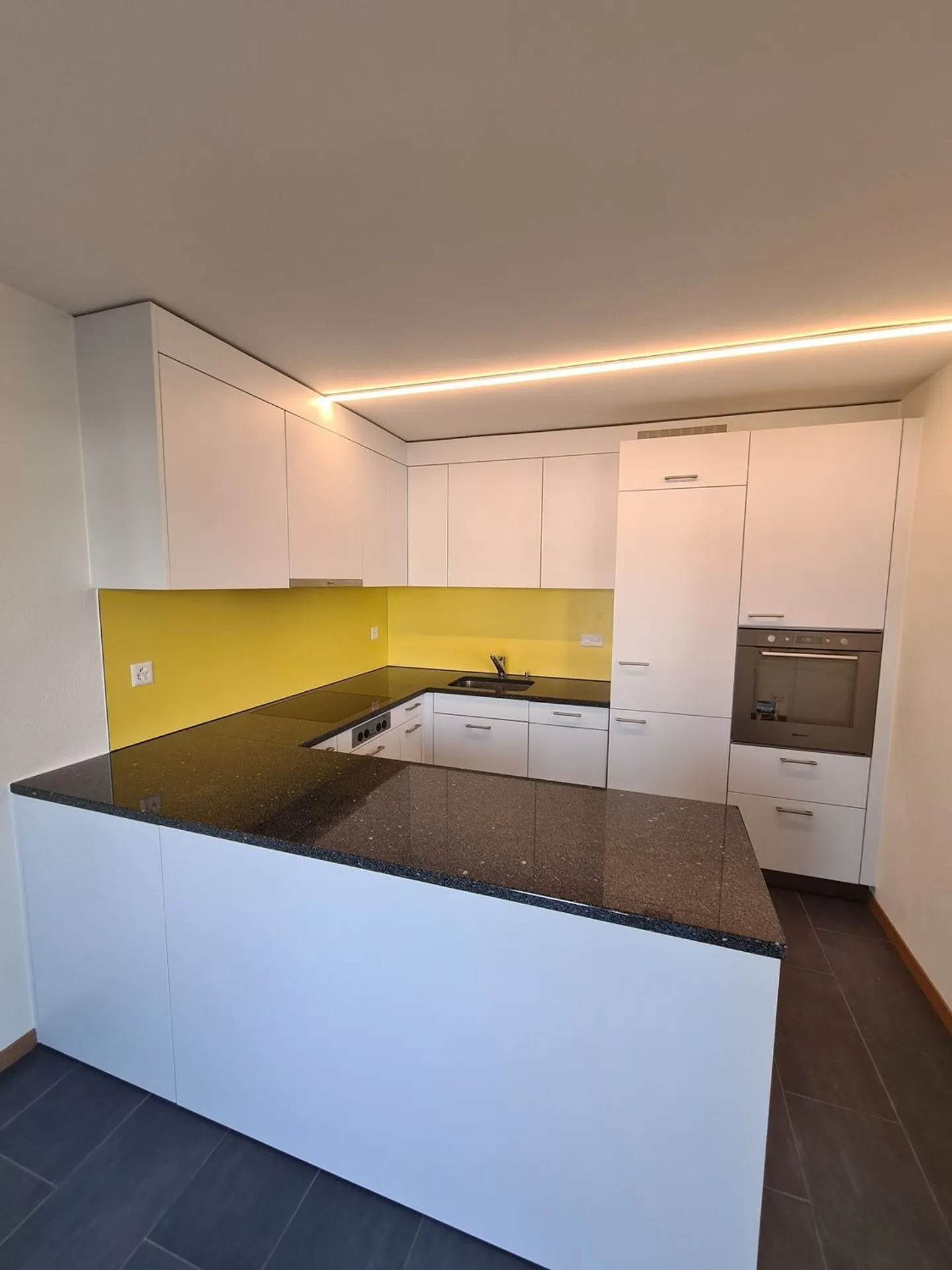 Incantevole appartamento di 4,5 stanze in un quartiere familiare, vicino a tutti i servizi - Foto 3 di 12