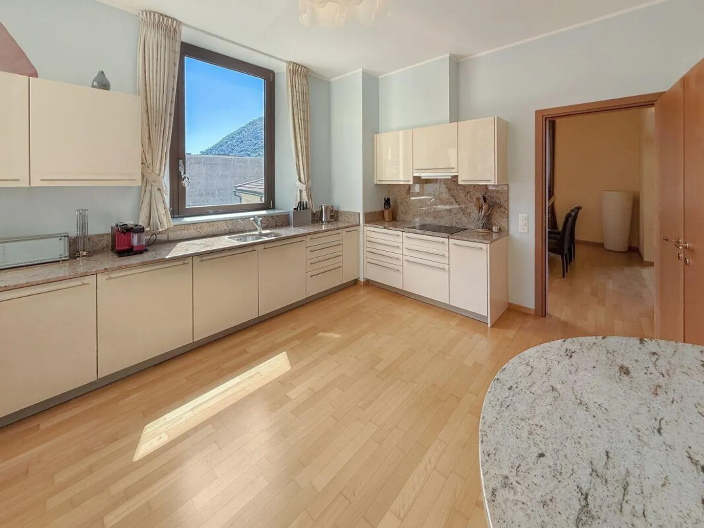 Appartamento di lusso con vista lago - Foto 4 di 8